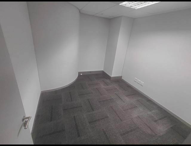 279M² OFFICE TO LET IN MAGALIESSIG